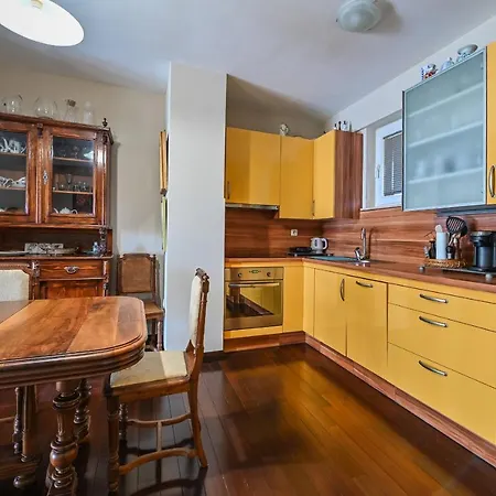 Dada -excellent Nearby Old Apartment
